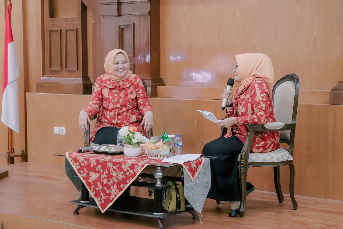 Ketua DWP Banten Tine Al Muktabar: Pola Asuh Tepat dan Disiplin Hindarkan Anak Kecanduan Gadget dan Internet