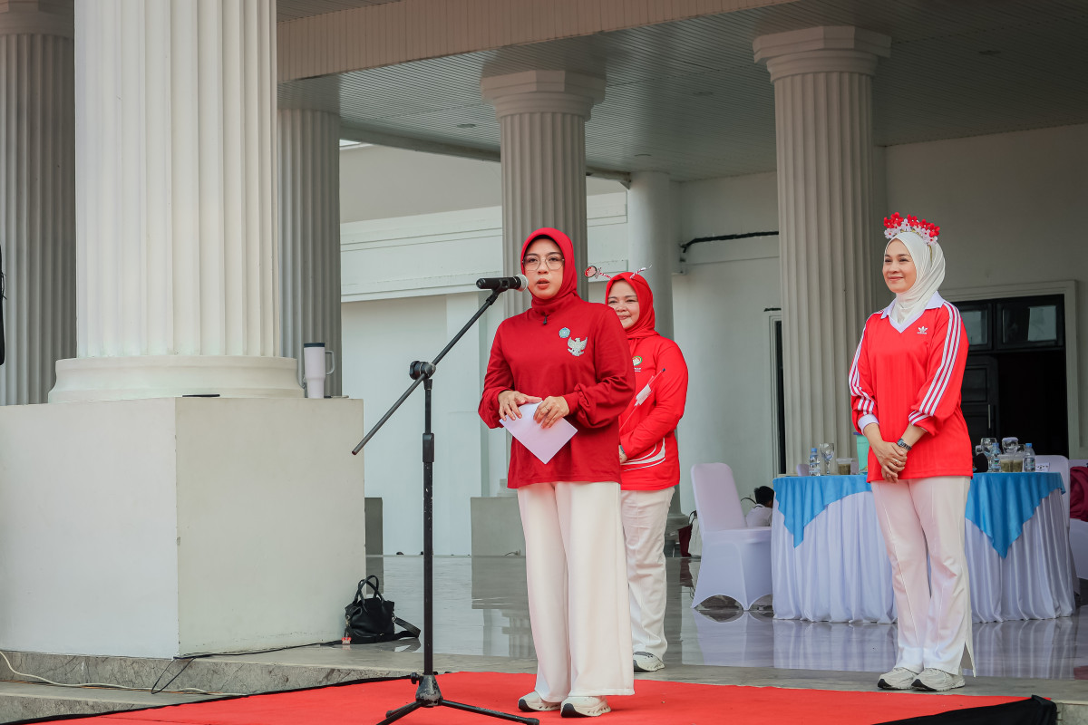 Ny. Tinawati Andra Soni Buka Senam Bersama dan Lomba HUT ke-81 RI Kolaborasi Organisasi Wanita Banten