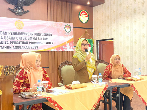 Pelatihan Mentalitas Enterpreneurship dan Strategi Bersaing Produk UMKM Binaan DWP Banten